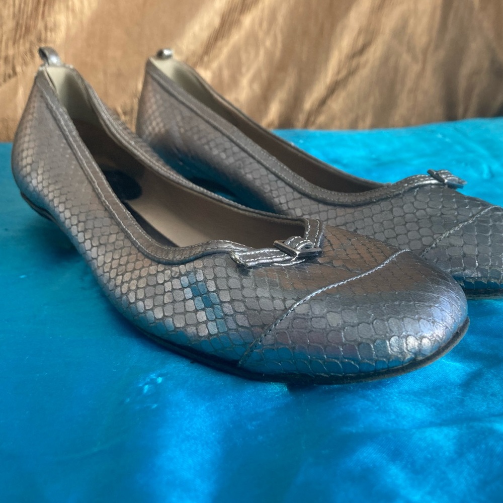 Kate Spade metallic silver ballet slippers w/heel - Picture 11 of 16